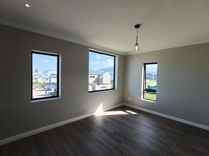 3 Bedroom Property for Sale in Kraaibosch Park Western Cape